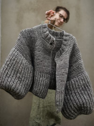 Grey Sheep Jacket Knitting Pattern – Stylish Short Cardigan with Balloon Sleeves