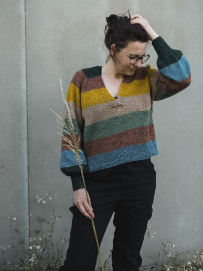 Weekend Pullover Knitting Pattern – Short Sweater with Two Sleeve Options