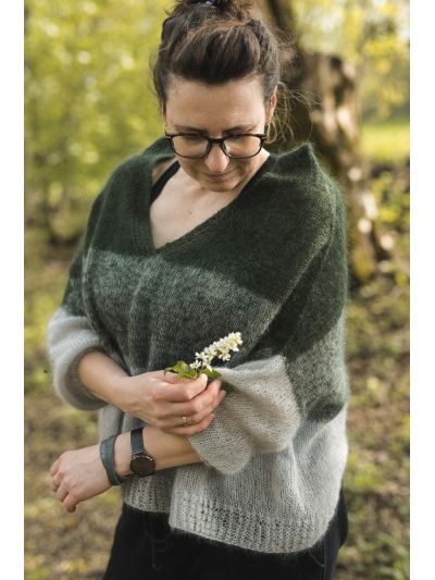 Green-Day Sweater Knitting Pattern – Wide V-Neck, 3/4 Balloon Sleeves & Two-Color Design