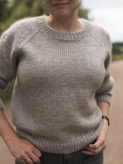 Capsule Sweater No. 1 Knitting Pattern – Hip-Length, Crew Neck & Raglan