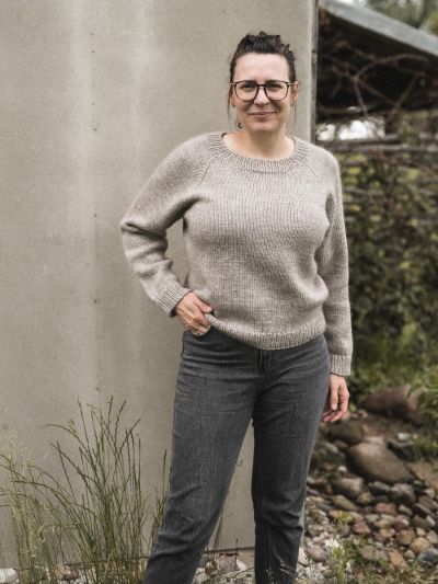 Capsule Sweater No. 1 Knitting Pattern – Hip-Length, Crew Neck & Raglan