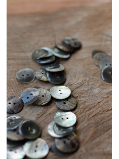 Mother-of-pearl buttons enameled, grey green