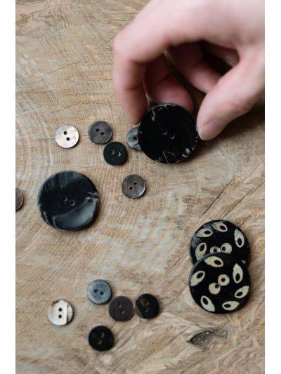 Tahitian pearl mussel buttons GOTS 14 mm