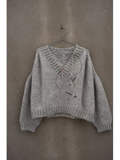 I Wanna Be Your Sweater Knitting Pattern – Hip-Length, V-Neck & Elegant Style