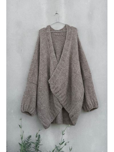 Knitting pattern for oversize Hug cardigan