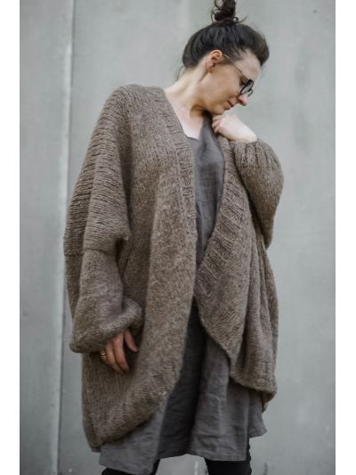 Knitting pattern for oversize Hug cardigan