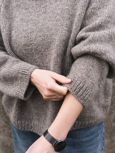 MO Sweater Knitting Pattern – Hip-Length, Oversized with Big Neck & Ribbed Cuffs