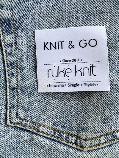 Woven label Knit and go