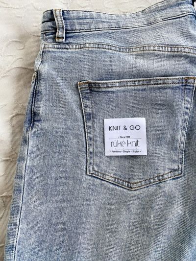 Woven label Knit and go