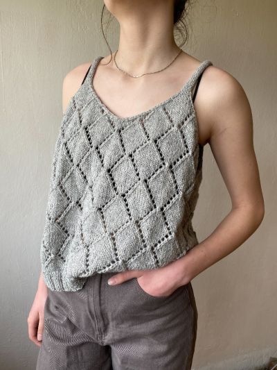 Ruke Diamond Top Knitting Pattern – Semi-Wool, V-Neck & Diamond Stitch